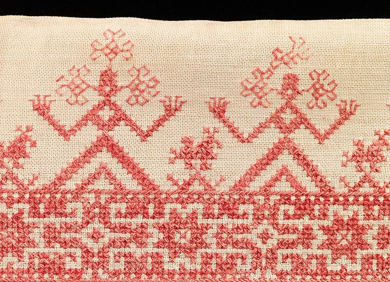 Broderie protectrice russe du XIXe siecle - motifs paiens survivant dans l'artisanat chretien